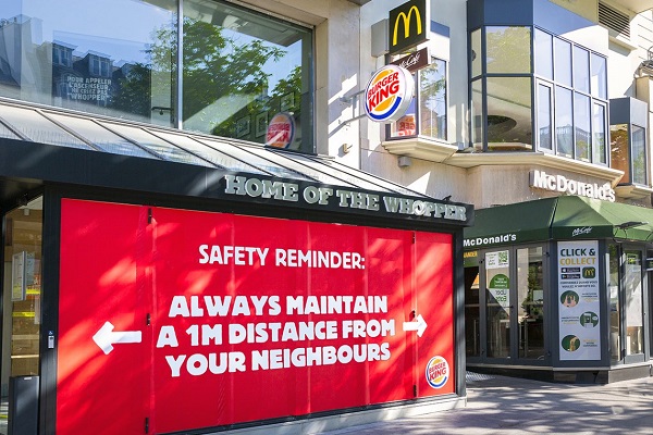 Burger King’den McDonald’s  İçin Kinayeli Sosyal Mesafe Mesajı